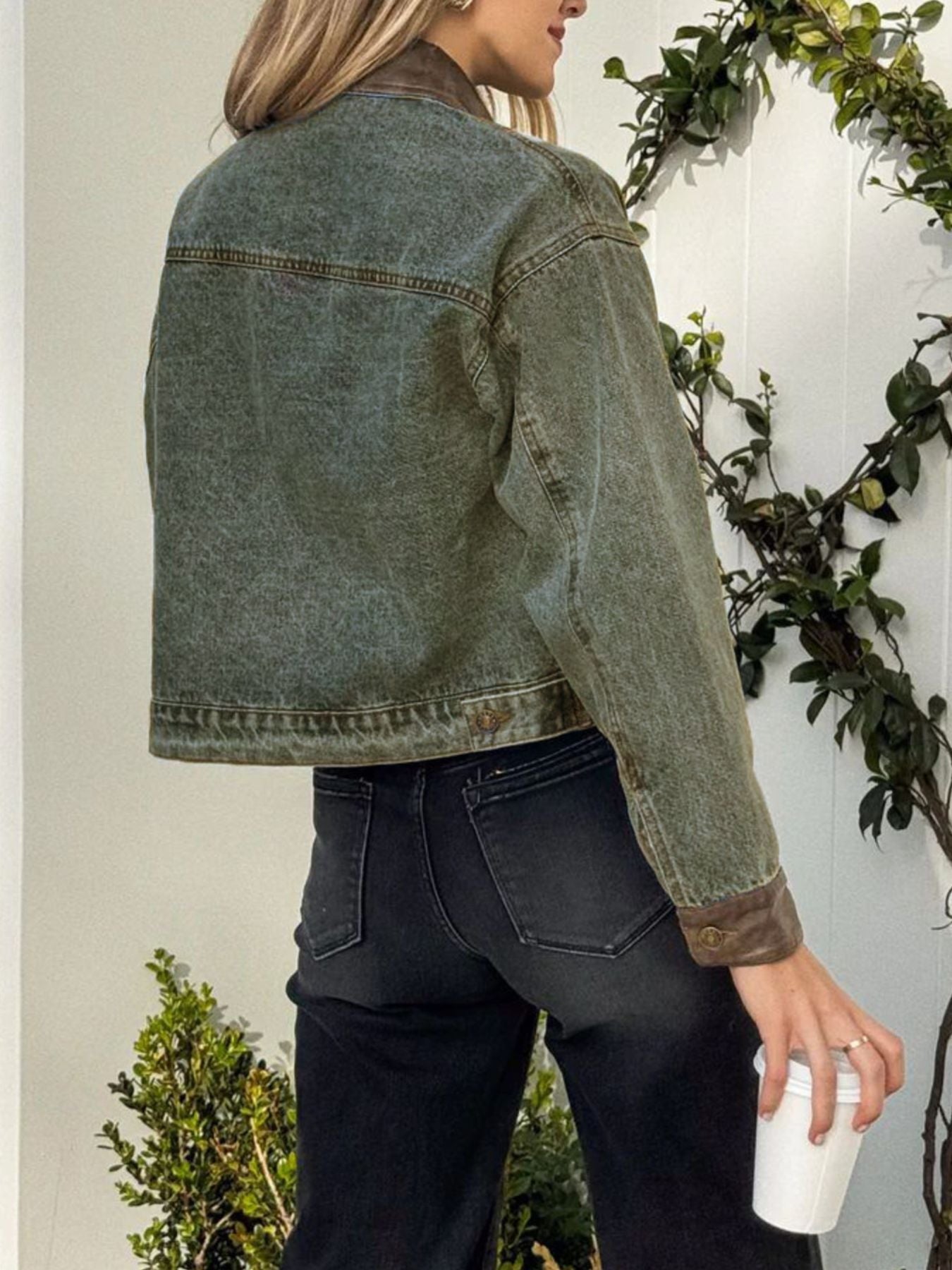 Button Up Chest Pockets Denim Jacket - Lara Moda