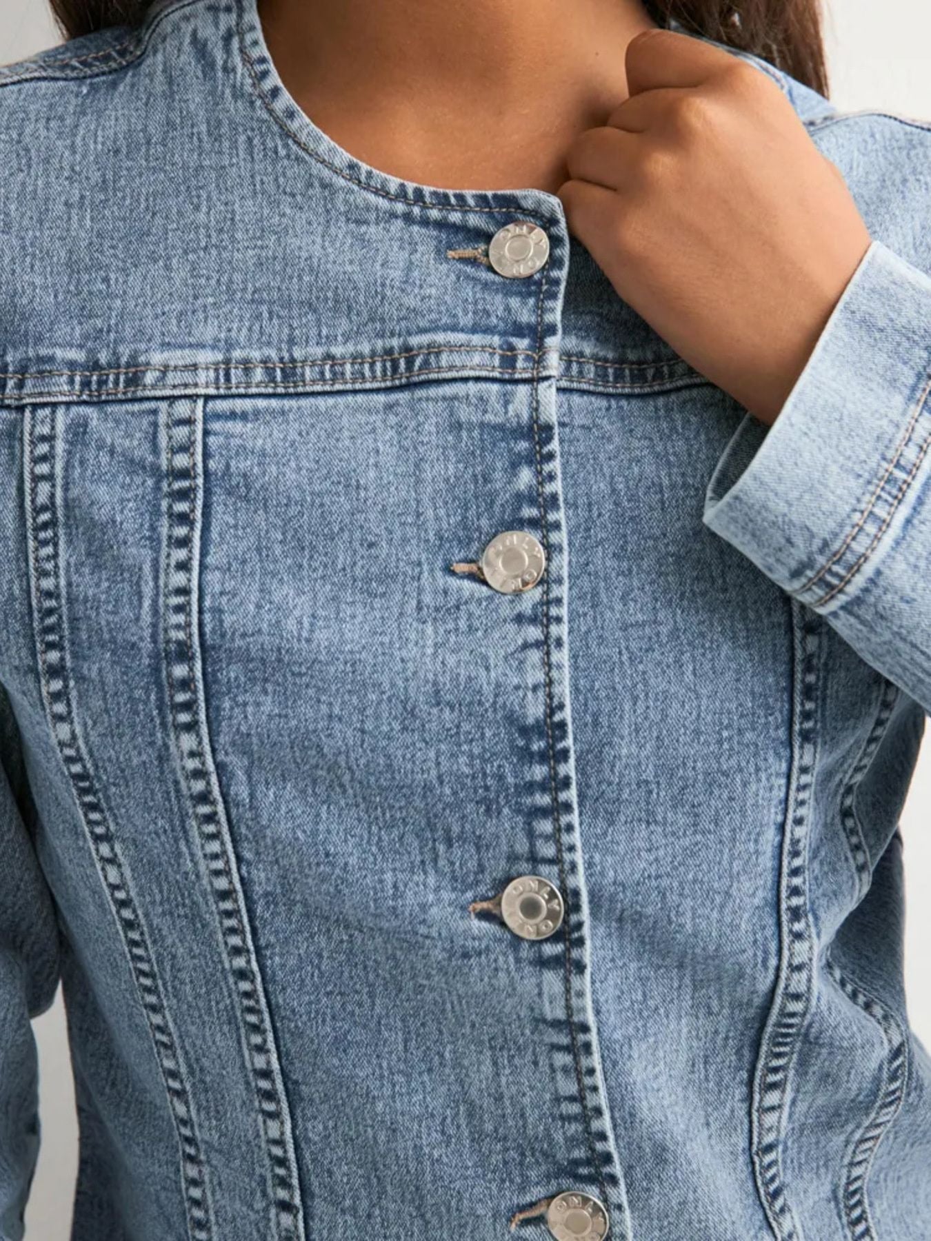 Classic Button-Down Denim Jacket - Lara Moda