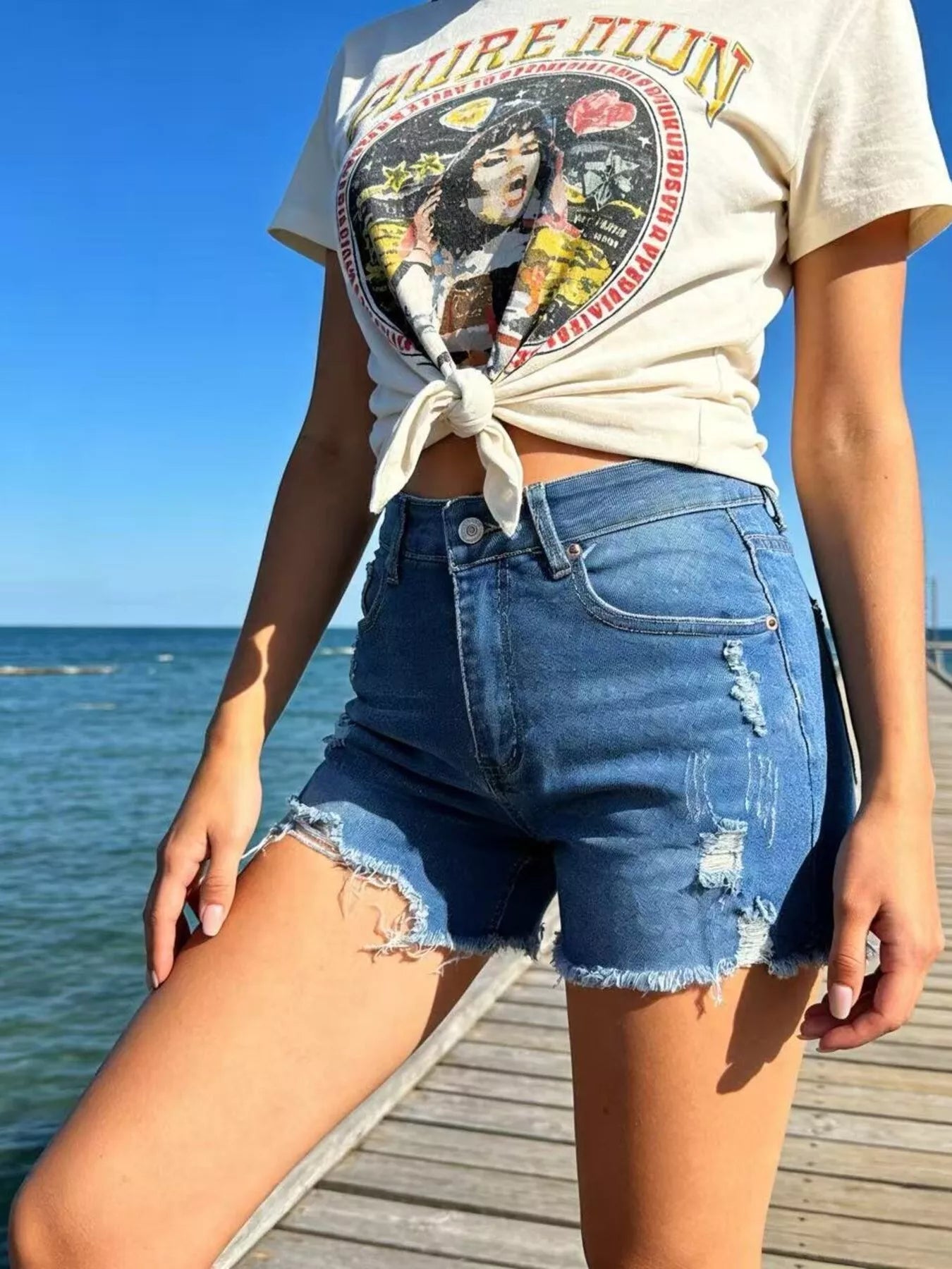 Distressed Frayed Hem Denim Shorts - Lara Moda