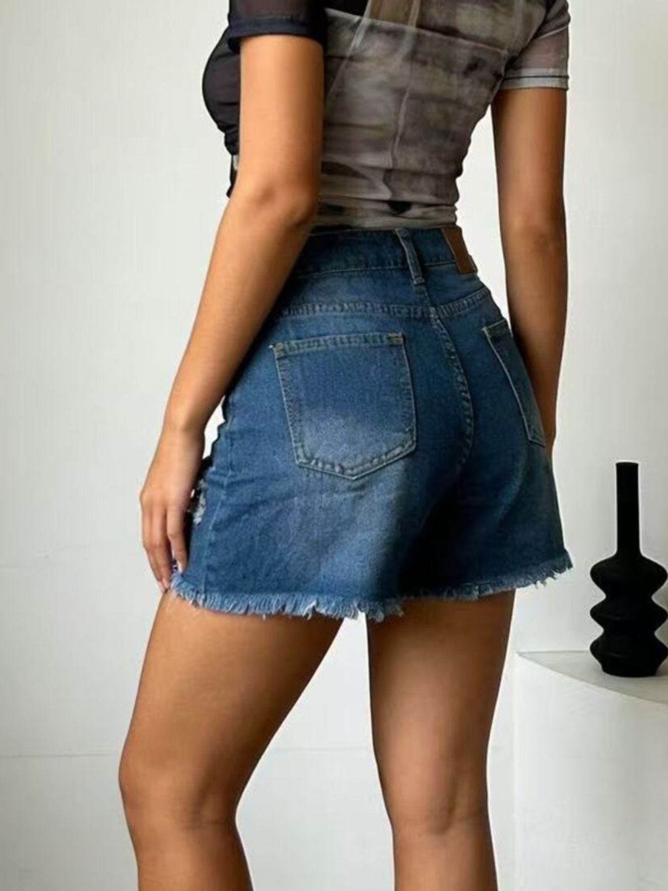 Distressed Frayed Hem Denim Shorts - Lara Moda