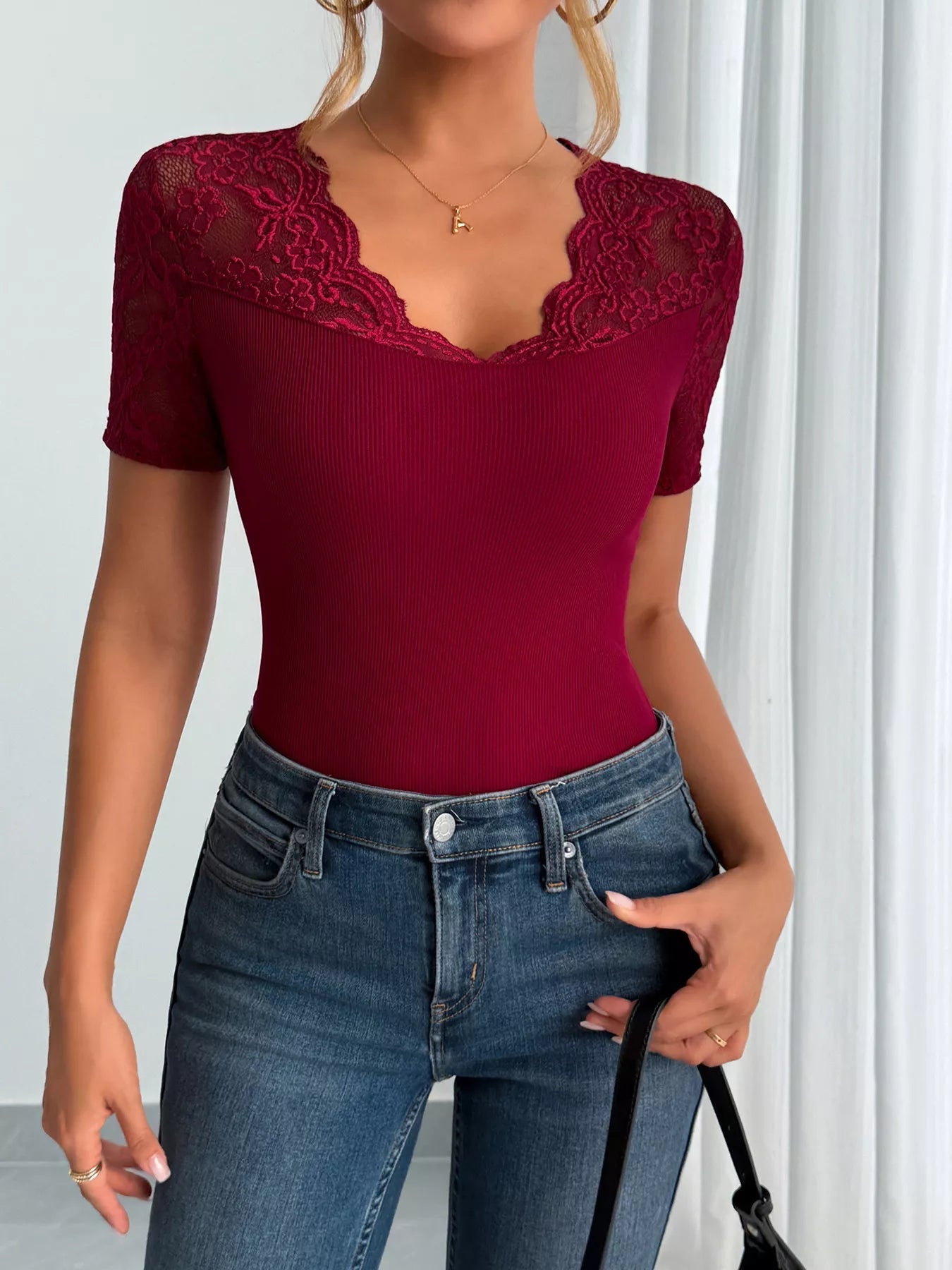 Elegant Lace Trim V-Neck Fitted Top - Lara Moda