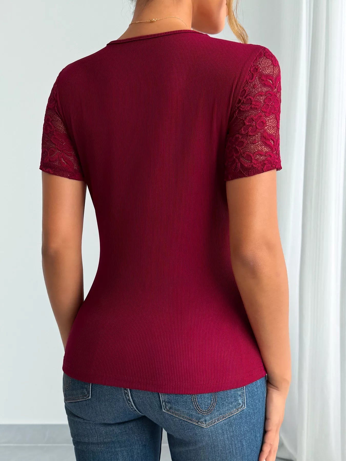 Elegant Lace Trim V-Neck Fitted Top - Lara Moda