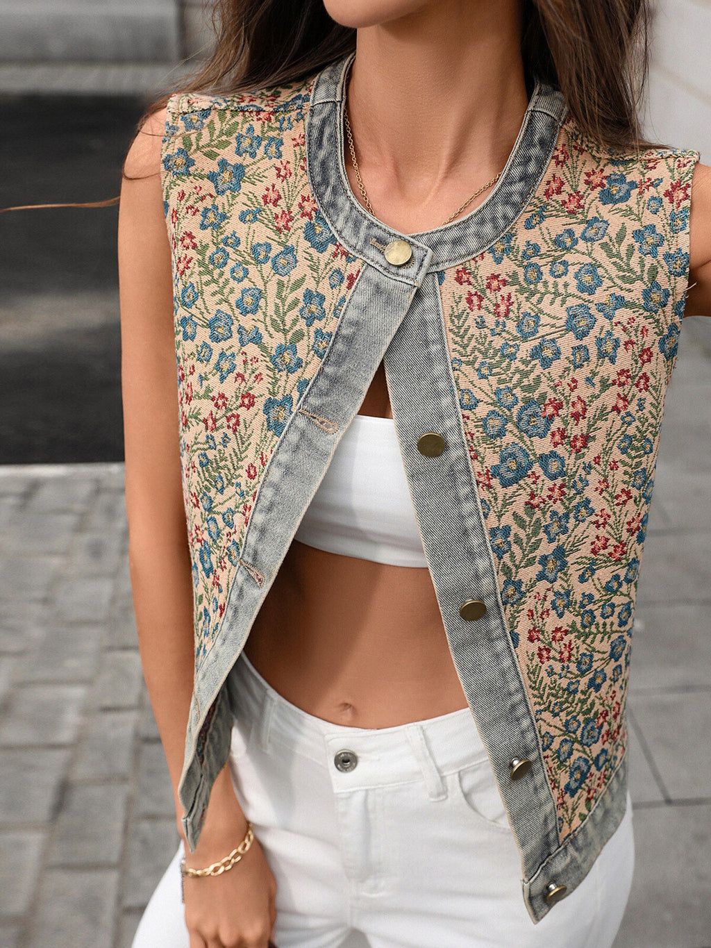Floral Embroidered Sleeveless Denim Top - Lara Moda