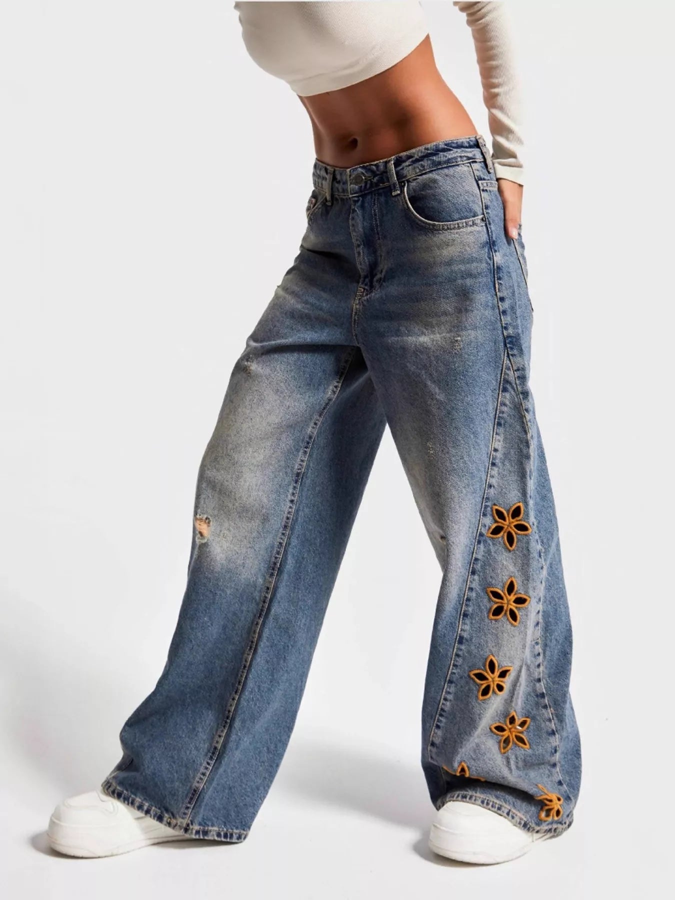 Floral Embroidered Wide Leg Jeans - Lara Moda