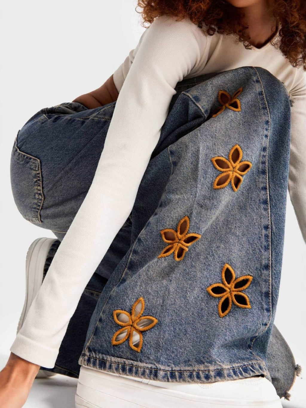 Floral Embroidered Wide Leg Jeans - Lara Moda