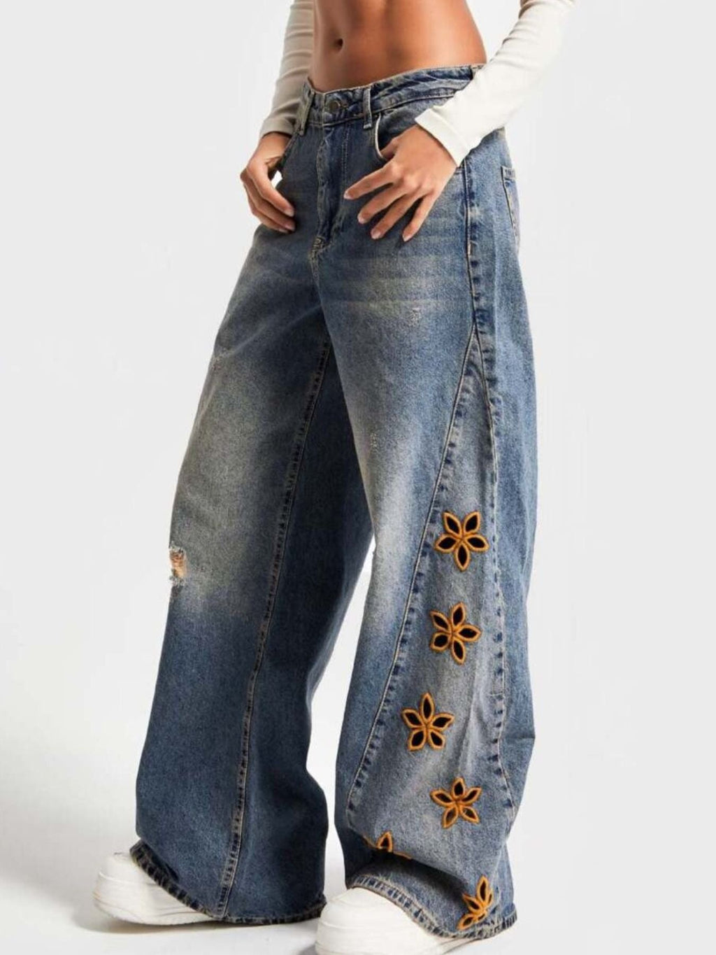 Floral Embroidered Wide Leg Jeans - Lara Moda