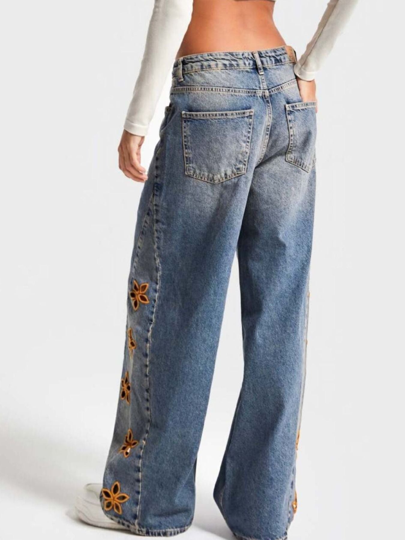 Floral Embroidered Wide Leg Jeans - Lara Moda