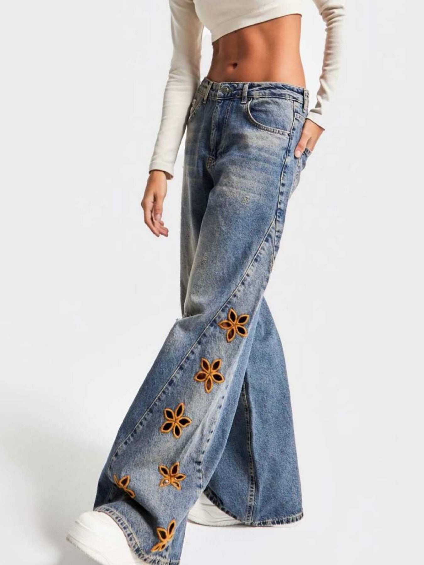 Floral Embroidered Wide Leg Jeans - Lara Moda