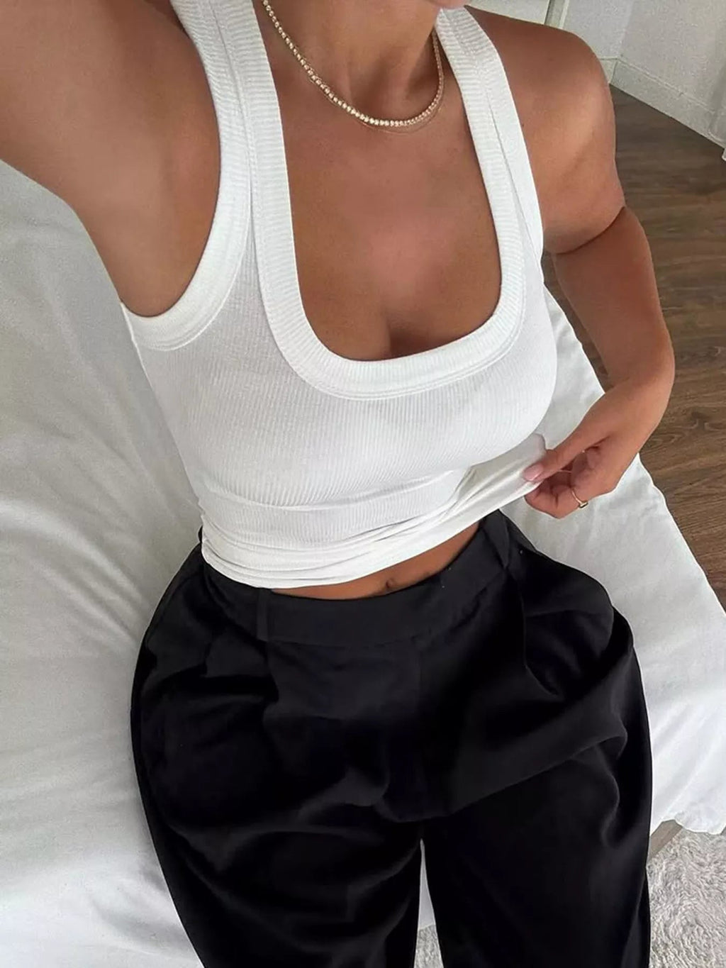Halter Neck Solid Color Tank - Lara Moda