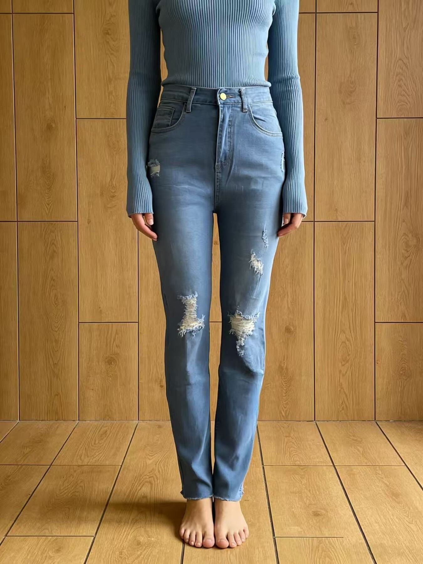 High-Waisted Distressed Jeans - Lara Moda