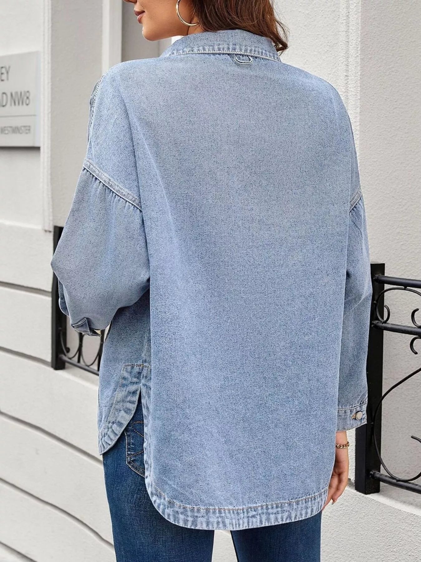 Jaqueta Jeans Casual com Botões Frontais - Modelagem Solta - Lara Moda