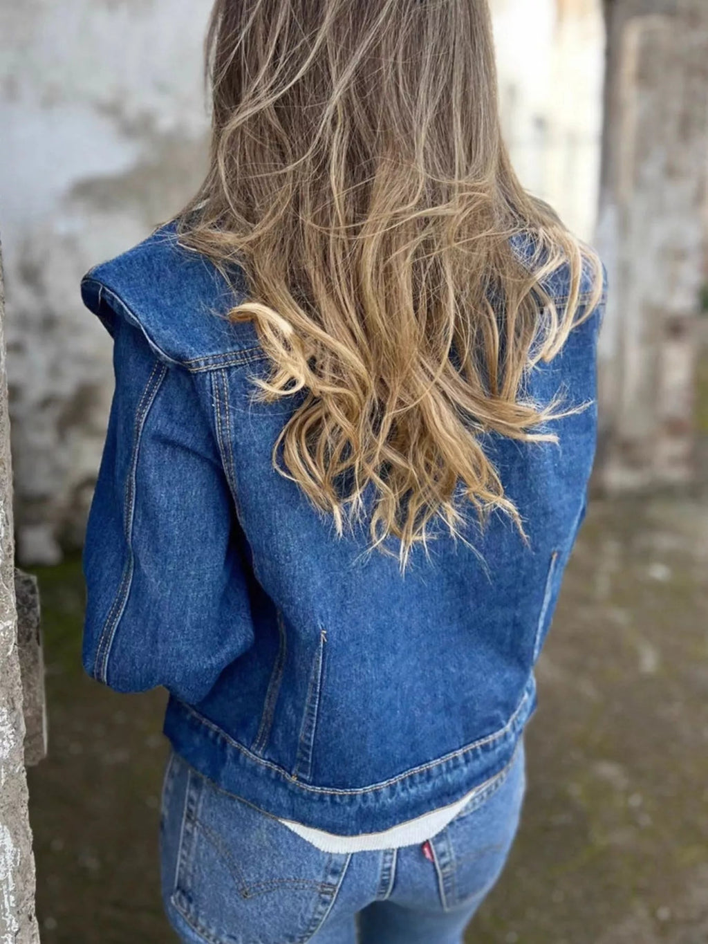 Jaqueta Jeans Plus Size com Bolsos no Peito - Botões Frontais - Lara Moda
