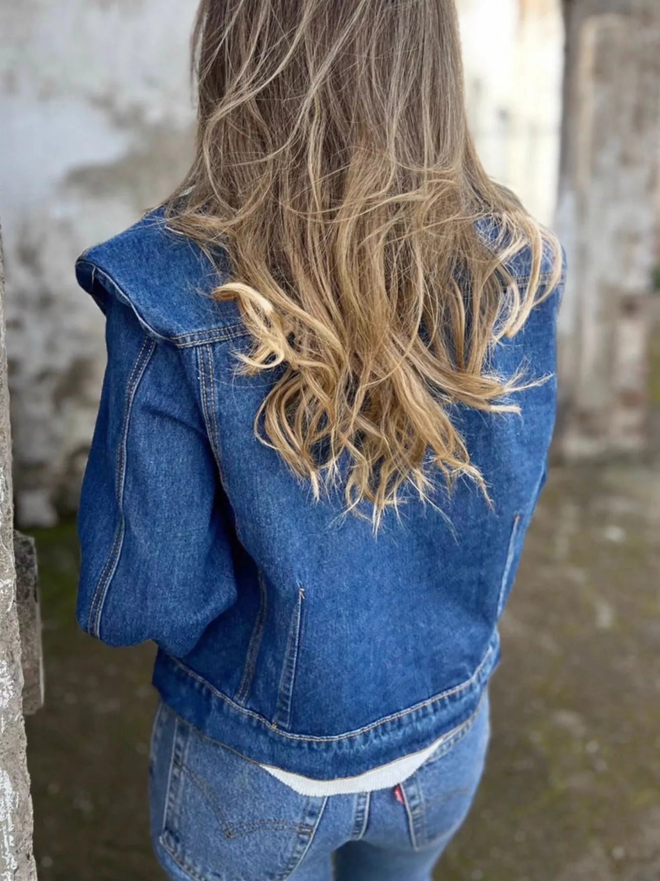 Jaqueta Jeans Plus Size com Bolsos no Peito - Botões Frontais - Lara Moda