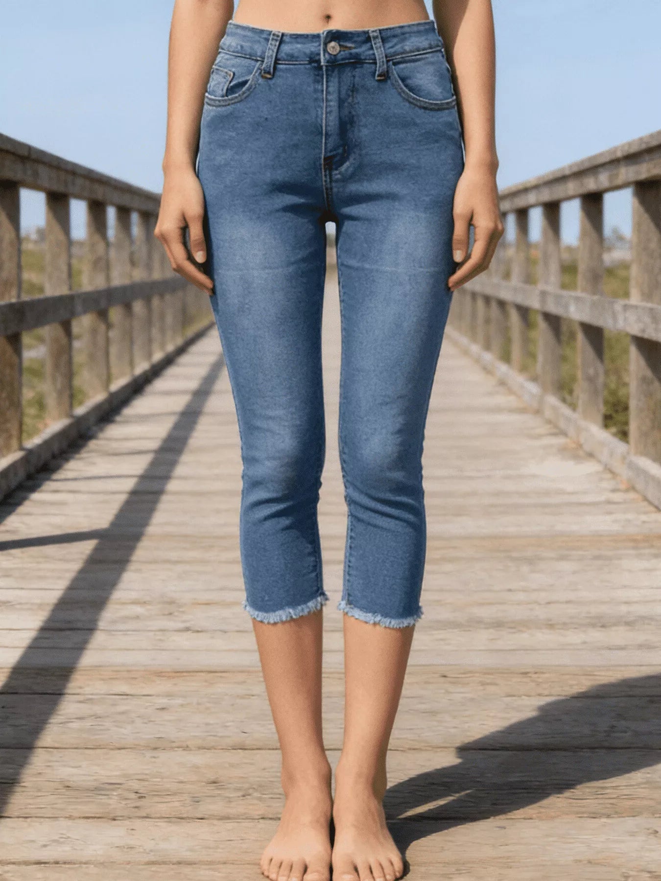 Raw Hem Capris Jeans - Lara Moda