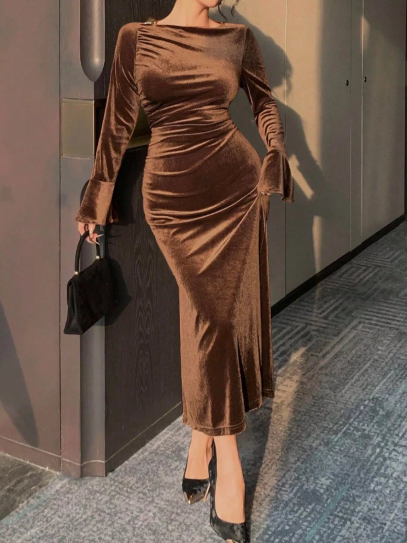 Velvet Ruched Bodycon Midi Dress - Lara Moda