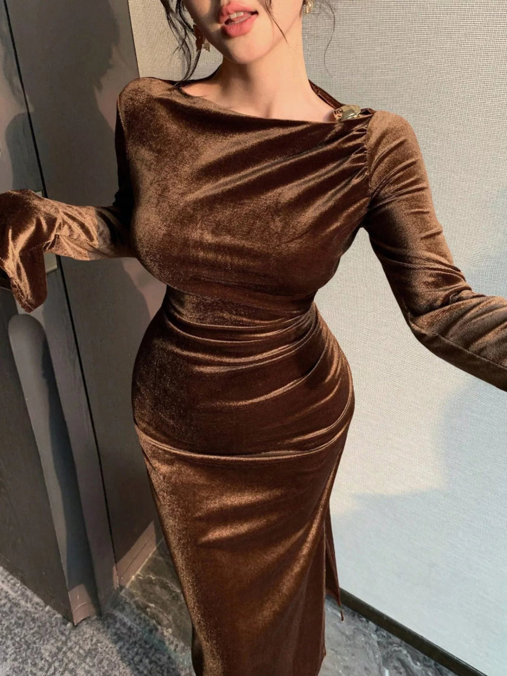 Velvet Ruched Bodycon Midi Dress - Lara Moda