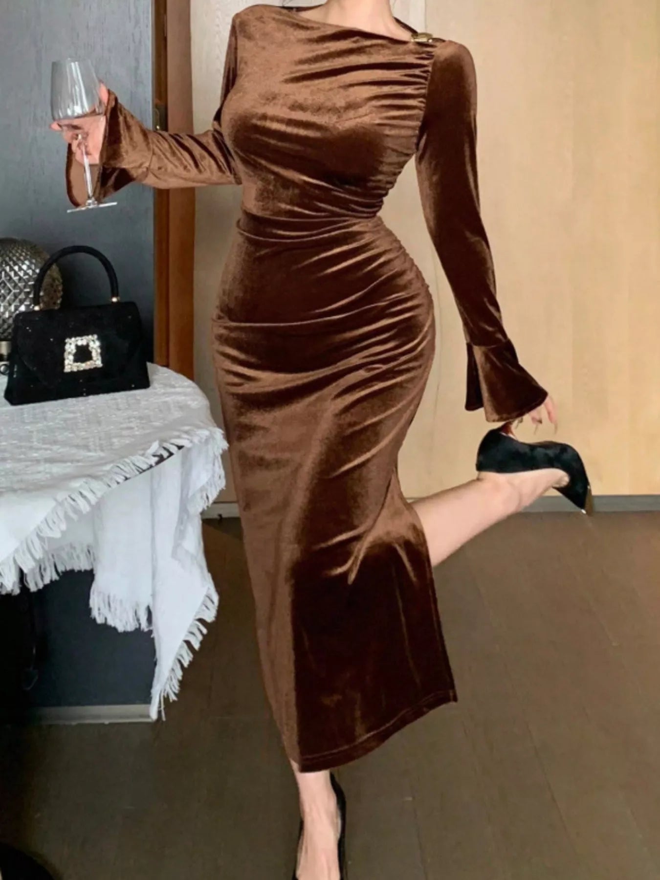 Velvet Ruched Bodycon Midi Dress - Lara Moda