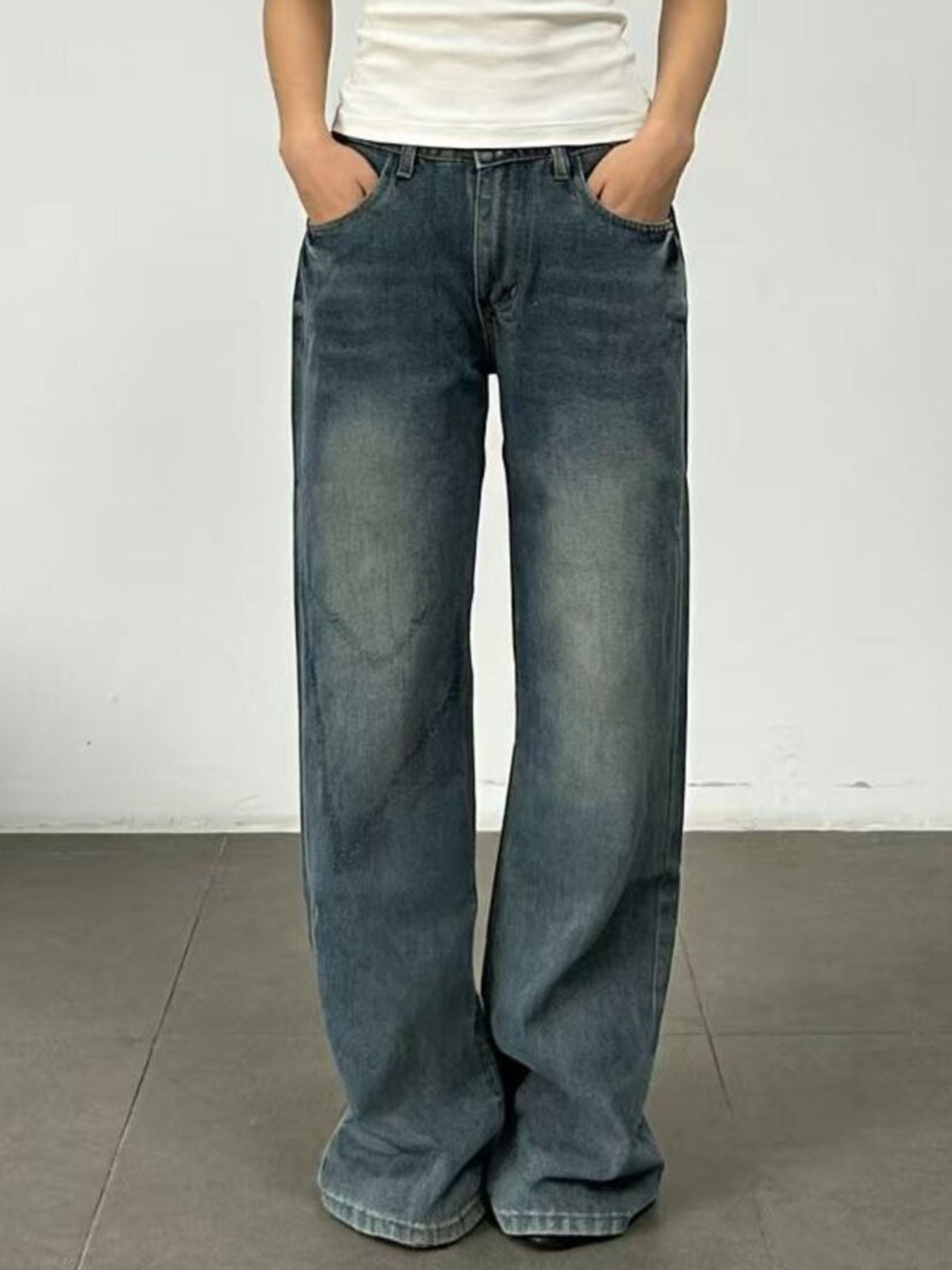 Vintage Wash Wide Leg Jeans - Lara Moda