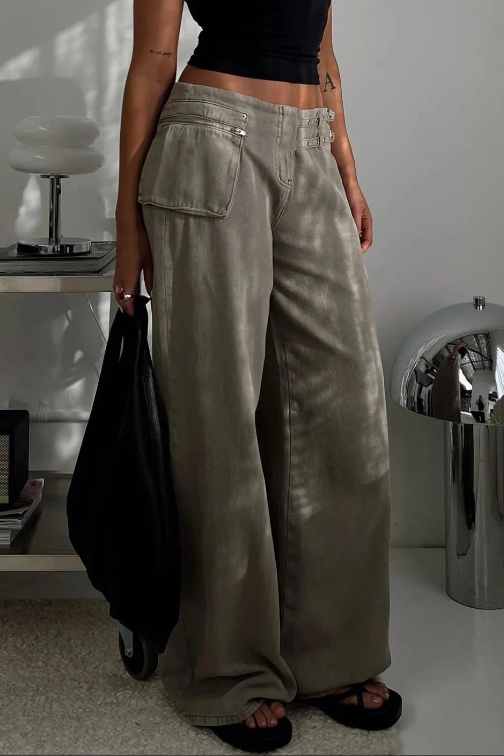 Wide Leg Jeans with Pockets - Lara Moda