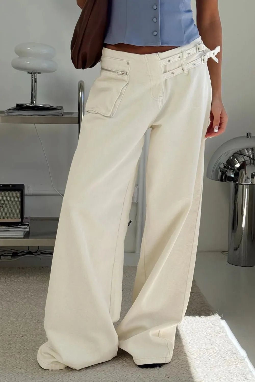 Wide Leg Jeans with Pockets - Lara Moda